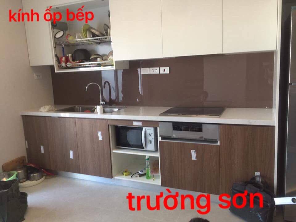 Kính ốp bếp brown